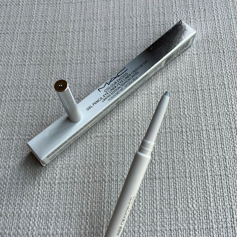 MAC Colour excess Gel Pencil Eyeliner limited edition- blurring Blue